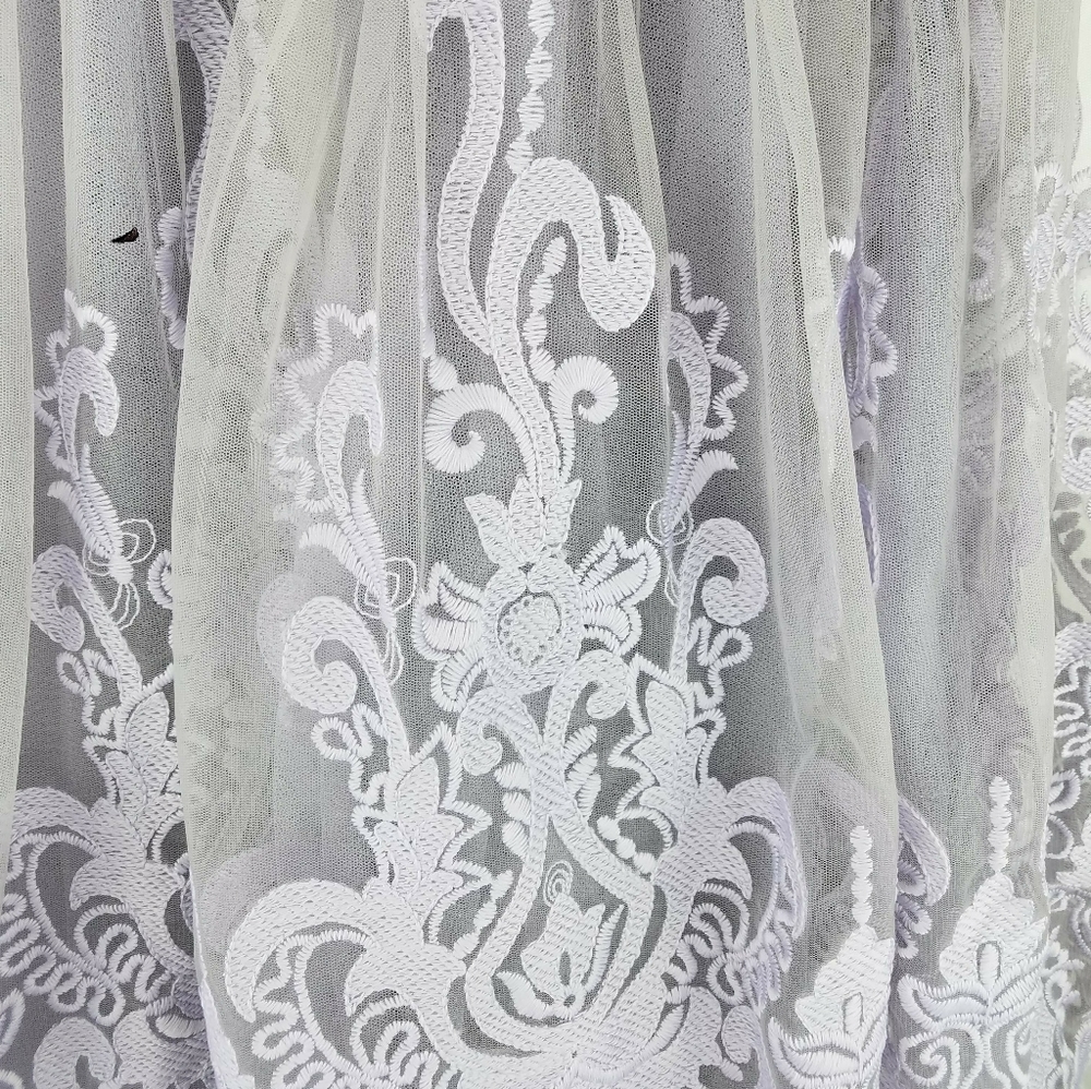 Embroidered Lace dress by Chi Chi London! - Picture 6 of 11